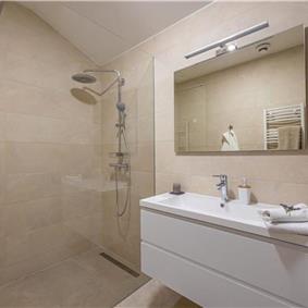 5 bedroom villa with pool near Crikvenica, sleeps 10